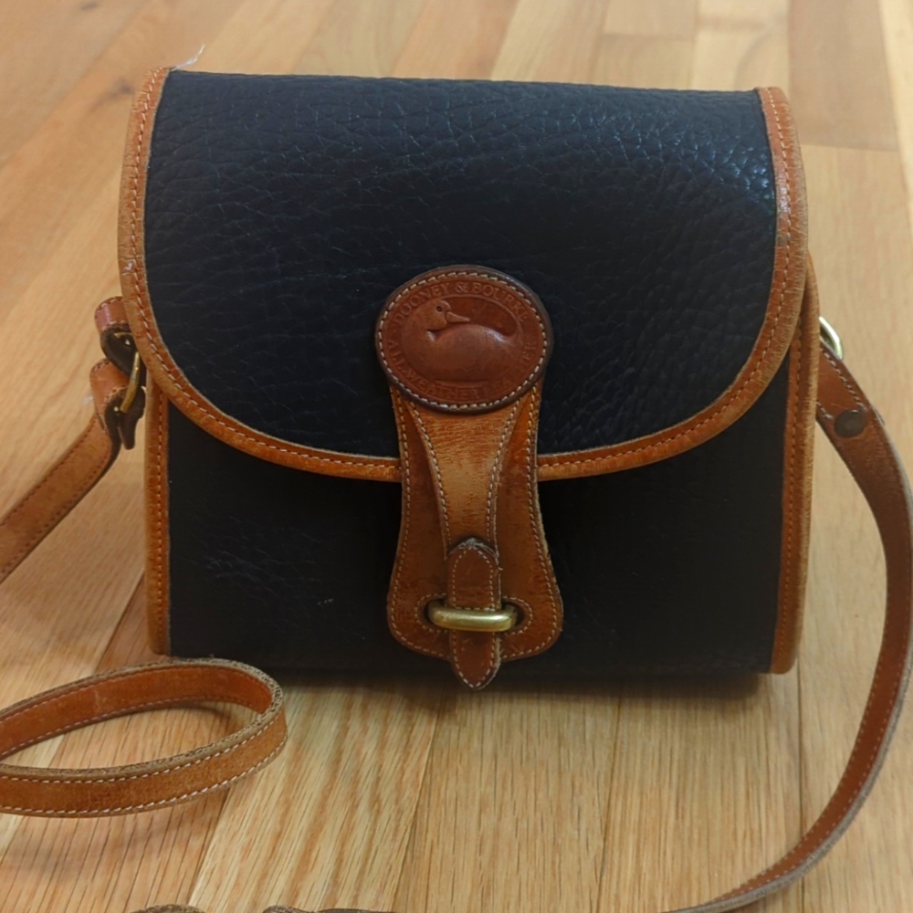 Vintage Dooney and Burke black and tan bag